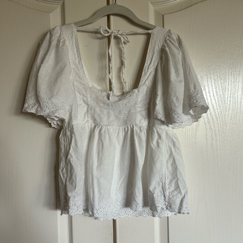 Old Navy textured Swiss Dot flutter sleeve tie back  embroidered blouse small - Picture 8 of 11